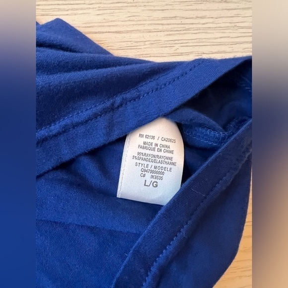 NWT Guess midi halter dress. Beautiful royal blue. Rayon, spandex fabric. Size L - Picture 4 of 9